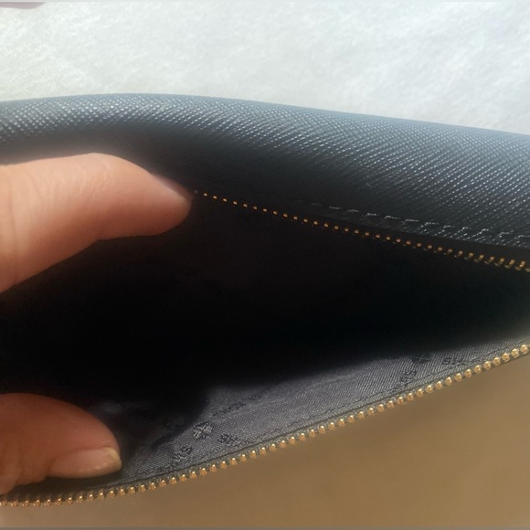 Michael Kors Black Wallet - Picture 4 of 7